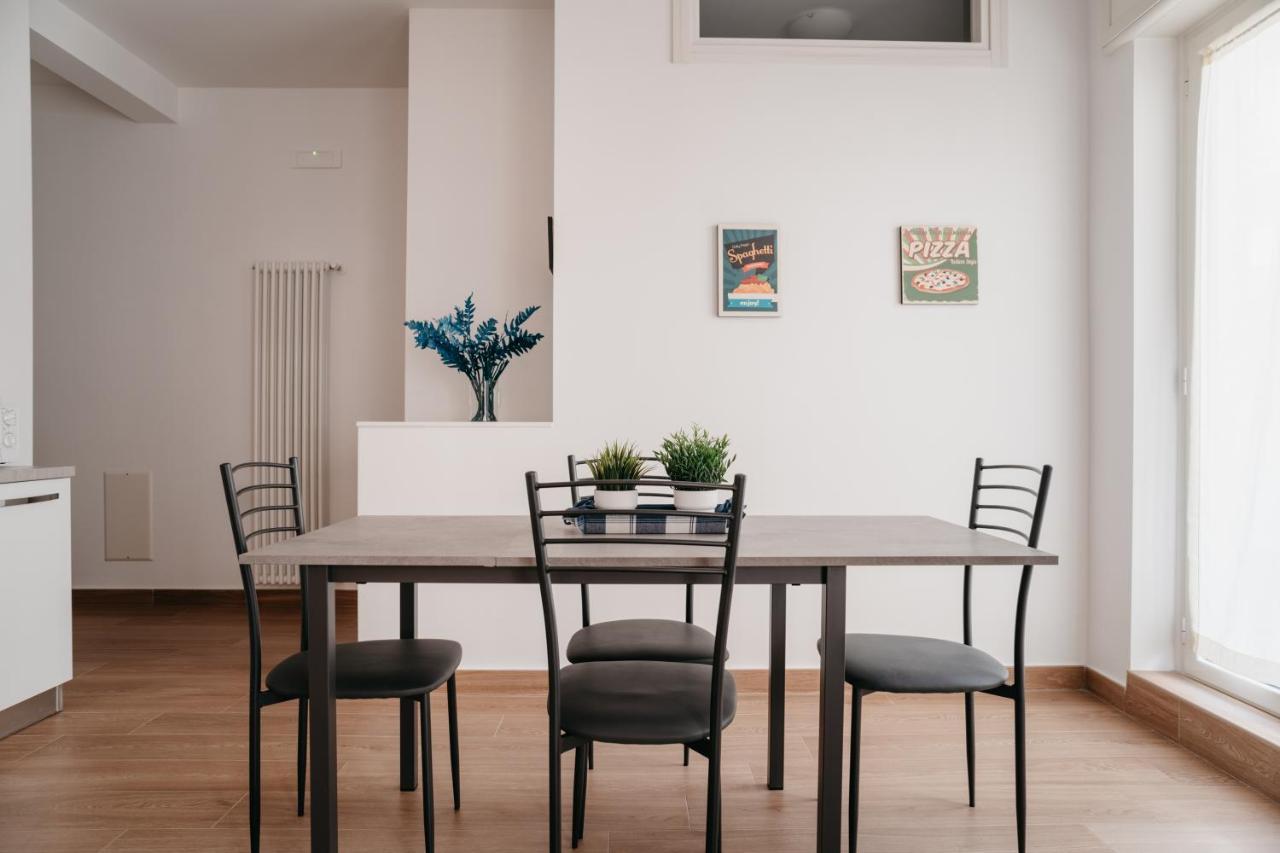 Brombeis Aurea By Casanapoletana - Town Center Apartment Napoli Bagian luar foto