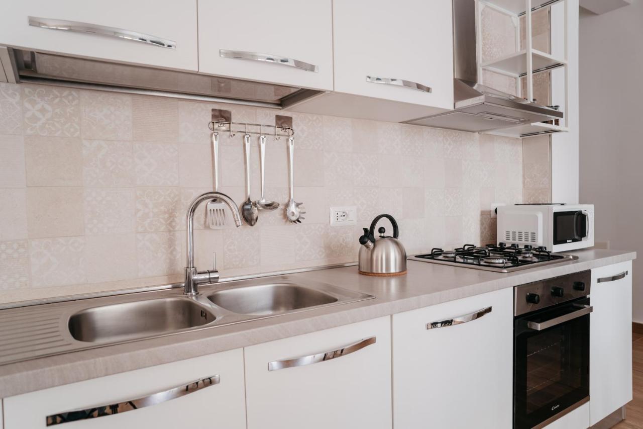 Brombeis Aurea By Casanapoletana - Town Center Apartment Napoli Bagian luar foto