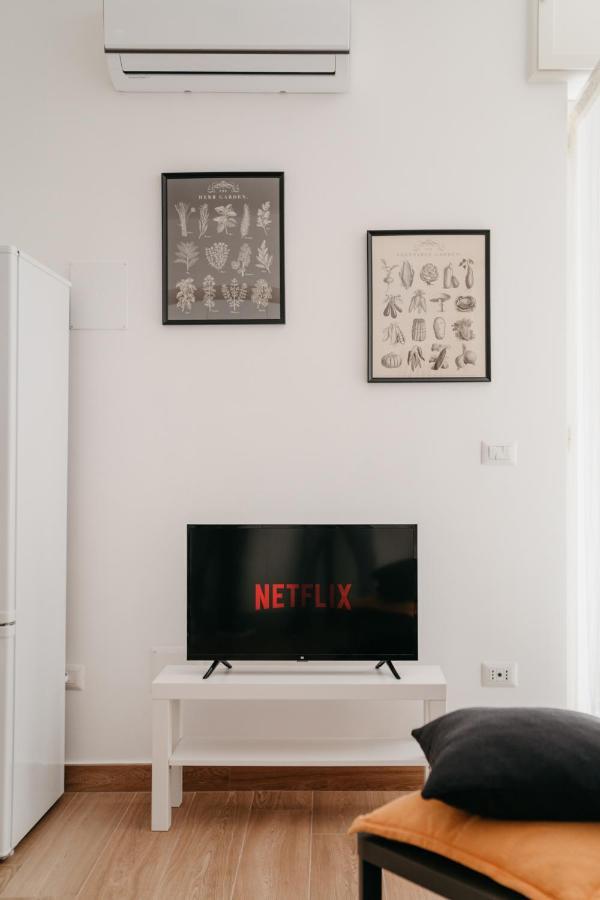 Brombeis Aurea By Casanapoletana - Town Center Apartment Napoli Bagian luar foto