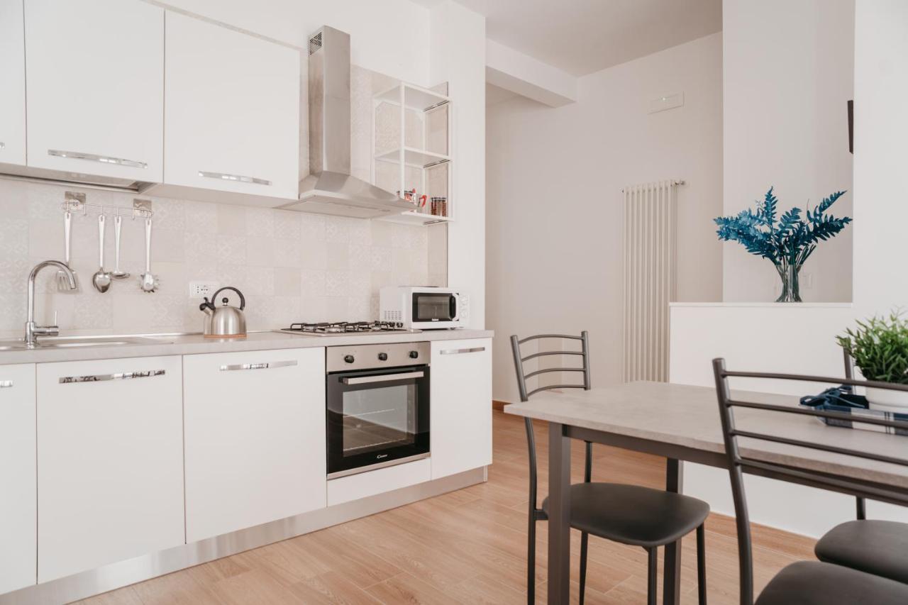 Brombeis Aurea By Casanapoletana - Town Center Apartment Napoli Bagian luar foto